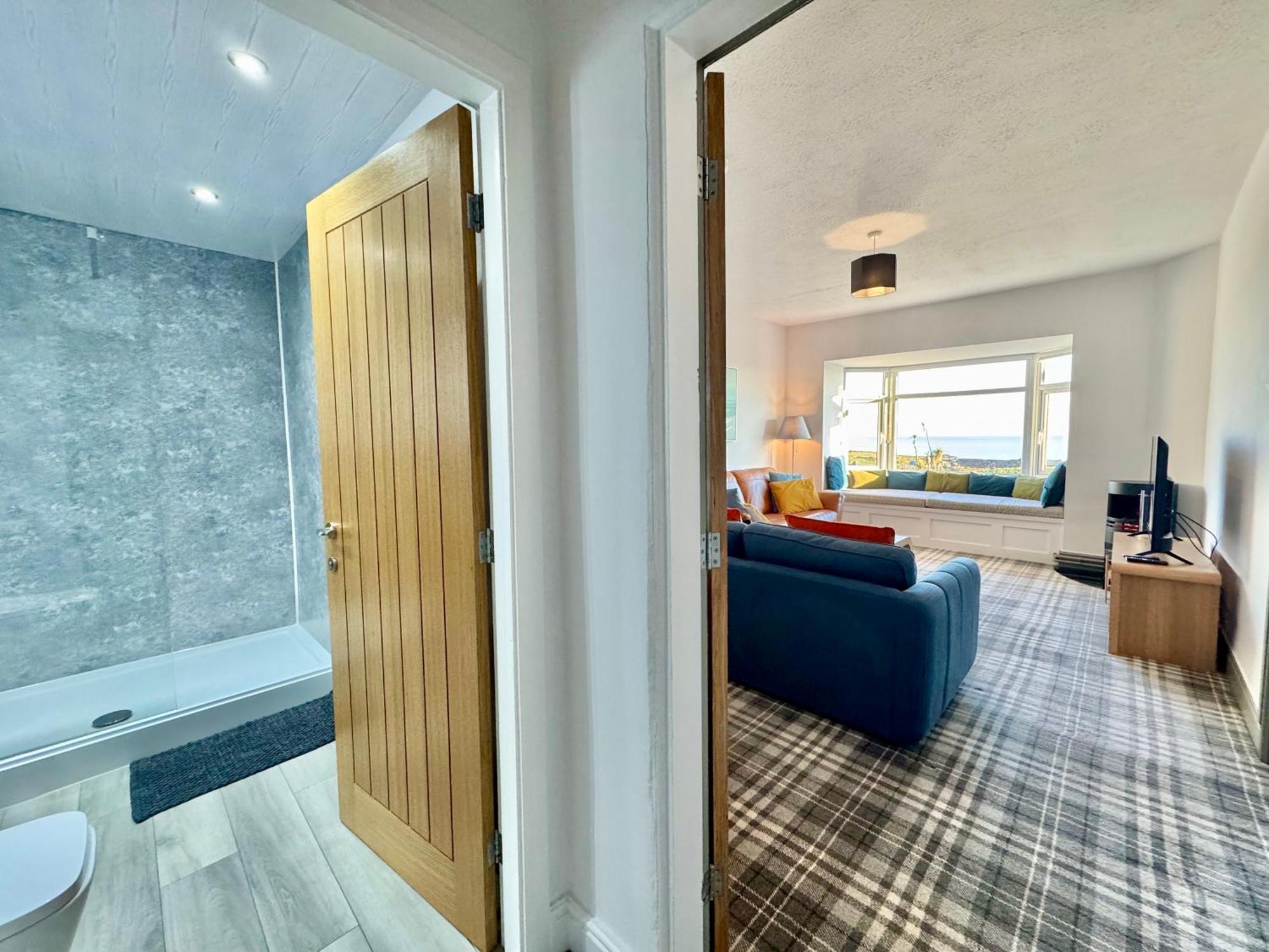 Lagoon View - Sea View- Pet Friendly - 2 Bed Apt - En-Suite Триадър Екстериор снимка