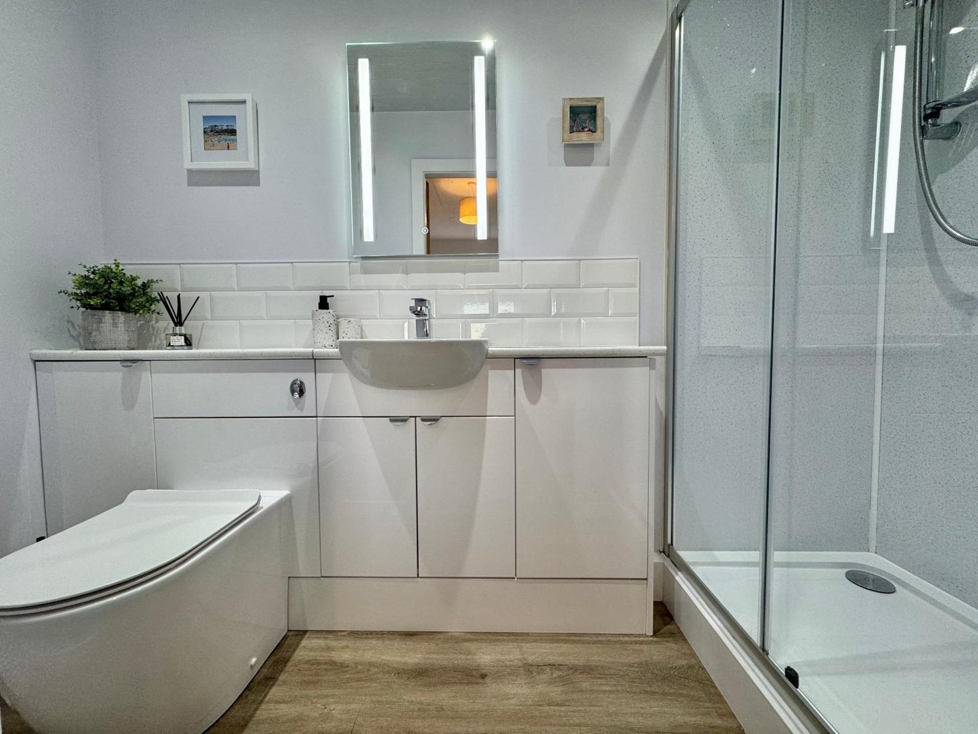 Lagoon View - Sea View- Pet Friendly - 2 Bed Apt - En-Suite Триадър Екстериор снимка