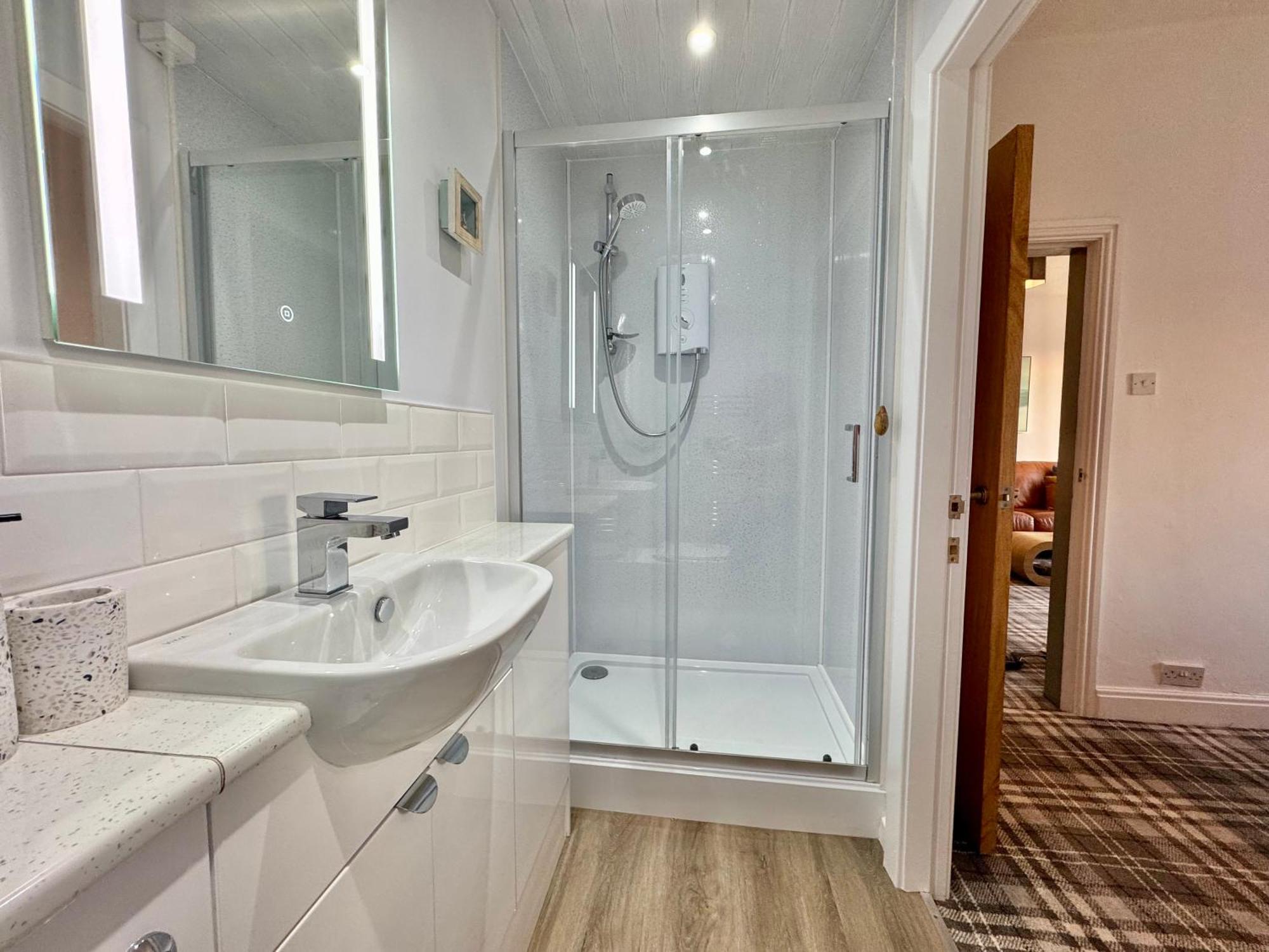 Lagoon View - Sea View- Pet Friendly - 2 Bed Apt - En-Suite Триадър Екстериор снимка